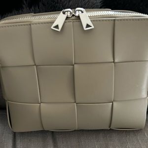 Taupe Bottega Venata camera cassette bag. Super chic . Excellent condition.